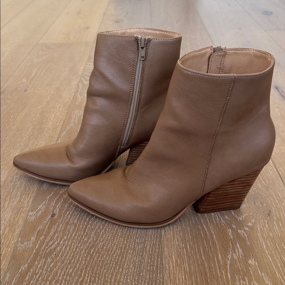Vici Tribeca Faux Leather Heeled Bootie in Taupe (Latte). Size 9